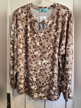 Filly Flair XL Leopard Print Long Sleeve Top Keyhole Neck NWT